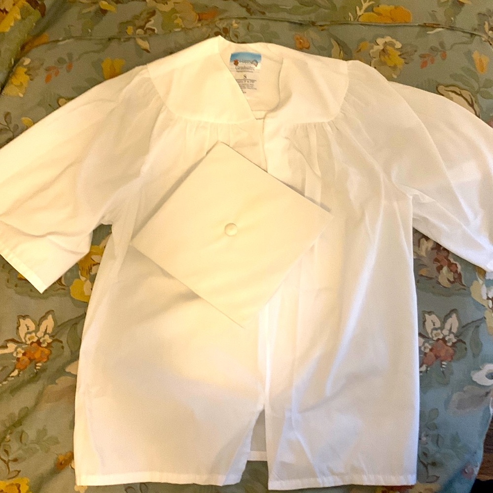Preschool Graduation Gown White with Hat Small